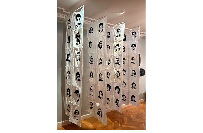 ellas (femenino plural), bordado, 41 x 41 cm.
